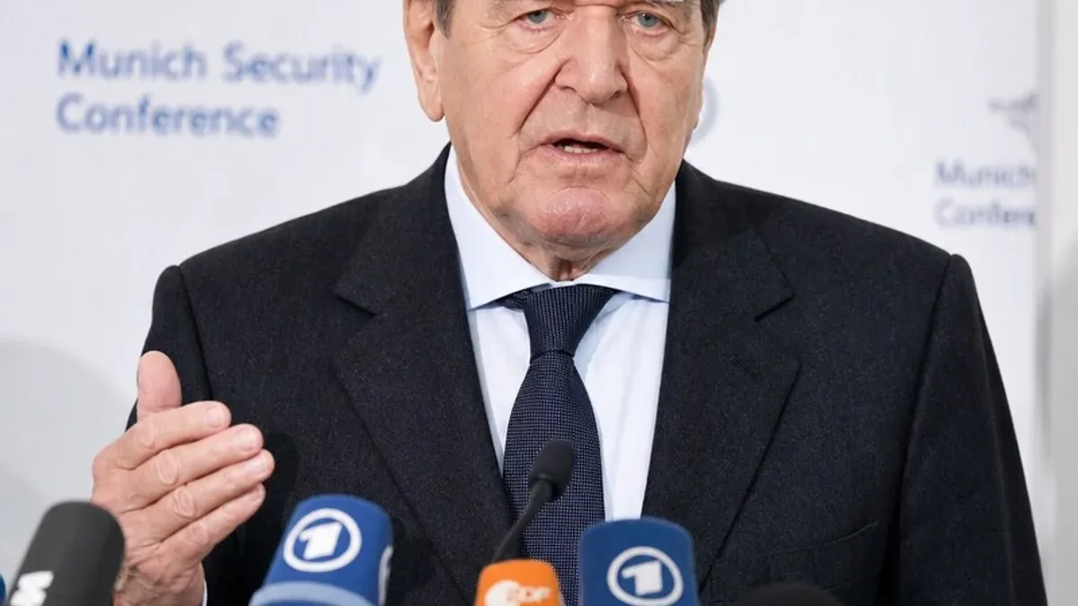 Schroeder Putin Vermittler Presse Konferenz
